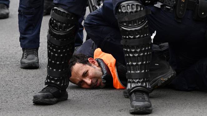 Melbourne Defense Expo Faces Turmoil as Police and Protesters Clash Over Gaza Conflict