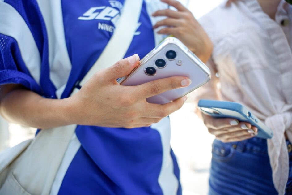 Schools Restrict Smartphone Use to Protect Mental Health and Boost Learning in California