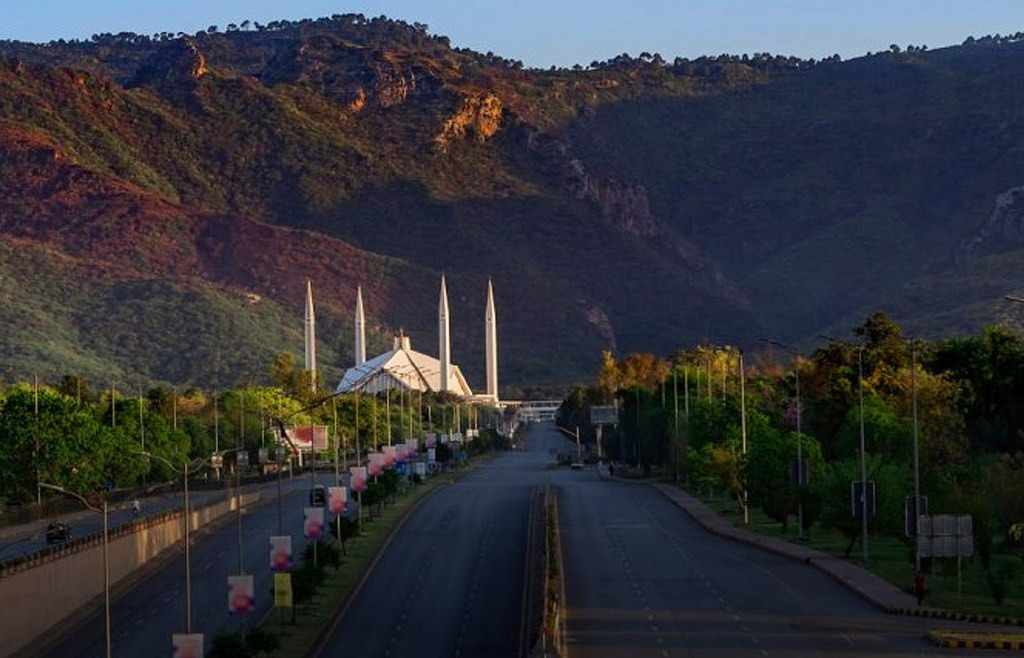 No Public Transport in Islamabad After 8 PM Tonight