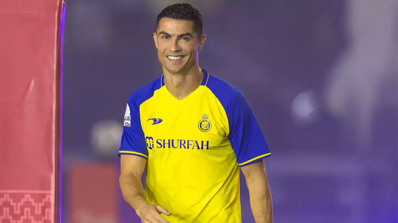 Ronaldo Signs New Contract with Saudi Club Al-Nassr with Salary of 16 Crore Per Day